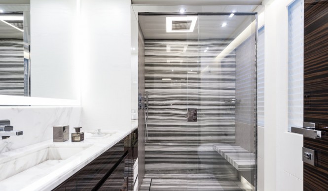 ENTOURAGE superyacht - Bathroom