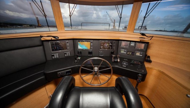 Gamma 20 Yacht Libertas - Wheelhouse