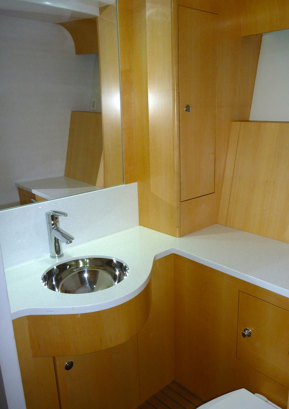 Magnum 51 mega yacht tender - Bathroom