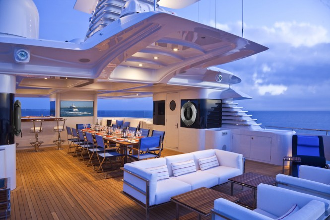 Motor yacht VICTORIA DEL MAR SunDeck- Photo by Jim Raycroft