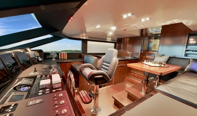Paradise superyacht - Wheelhouse