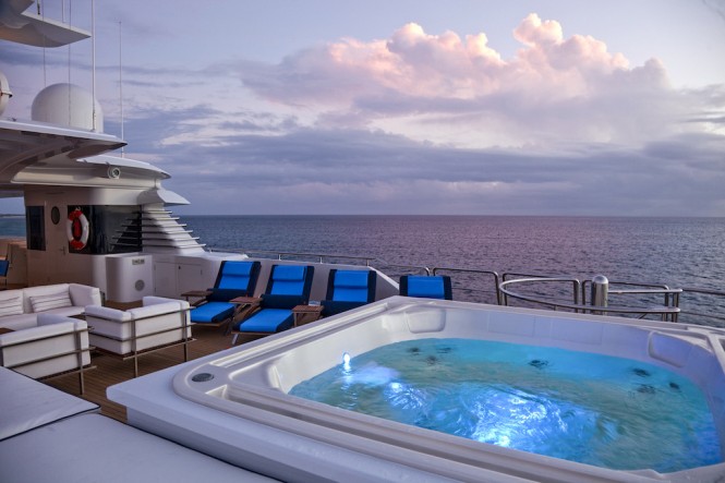 VICTORIA DEL MAR yacht - Sun Deck Jacuzzi - Photo Jim Raycroft