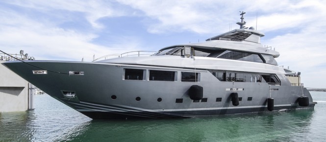 Super yacht LOW PROFILE