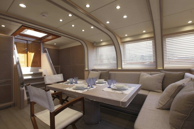 In Love Yacht - Dining