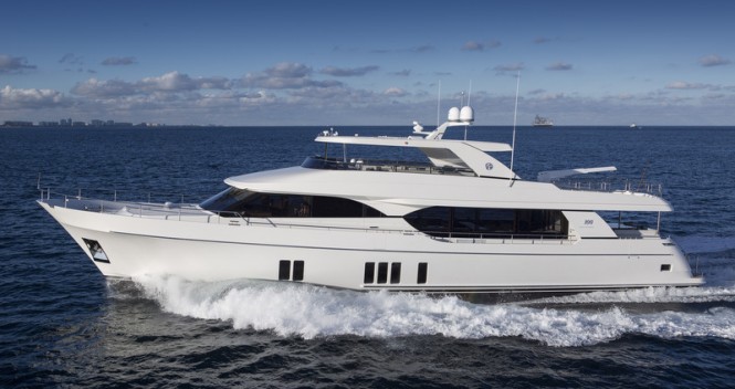 Ocean Alexander 100 superyacht underway