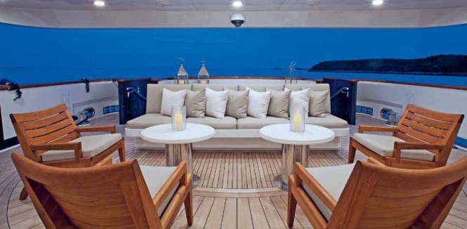 Luxury Yacht COCKTAILS - Aft Deck