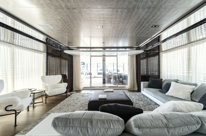 Luxury yacht Entourage - Saloon