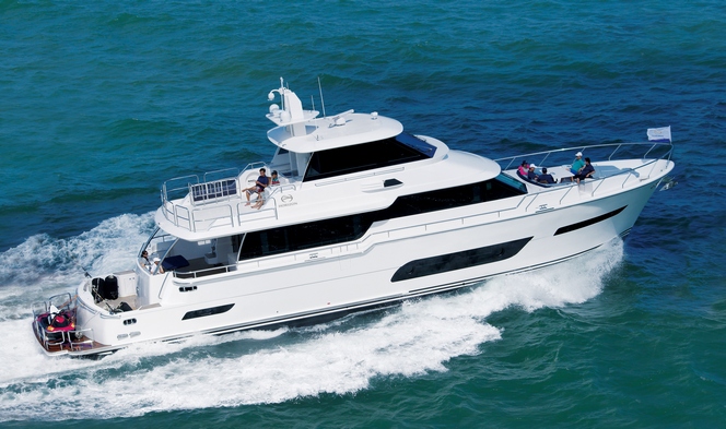 New Horizon V80 Yacht underway