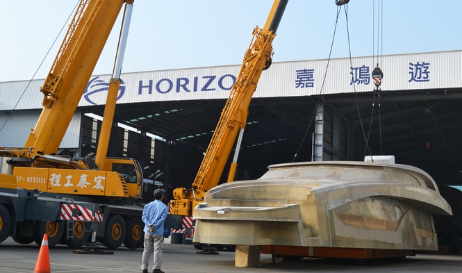 Superstructure of Horizon RP120 Yacht