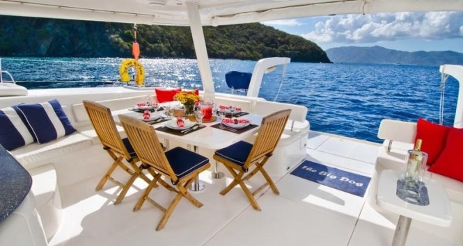 THE BIG DOG catamaran - Alfresco dining