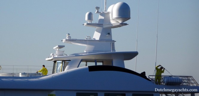 La Familia Yacht - cleaning - photo by Dutchmegayachts
