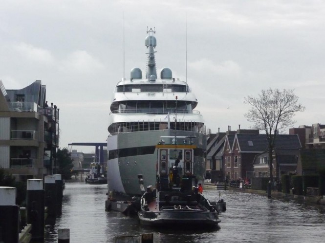 Luxury motor yacht Savannah at transport - front view - Photo by Feadship Fanclub