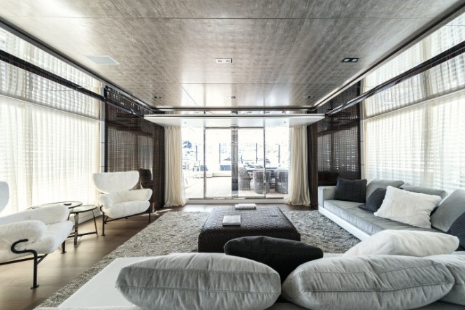 Luxury yacht Entourage - Saloon