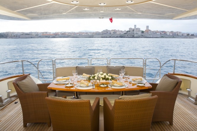 LITTLE JEMS - dining al fresco