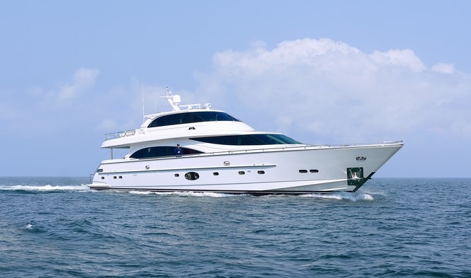 New Horizon Motor Yacht E88 underway