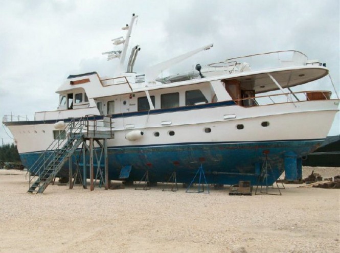 CITY Yacht - side view