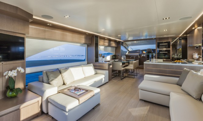 DOLLY Yacht - Saloon