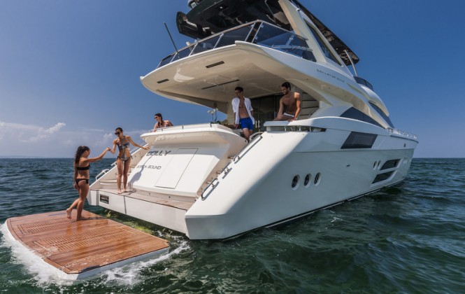 DOLLY Yacht - aft view