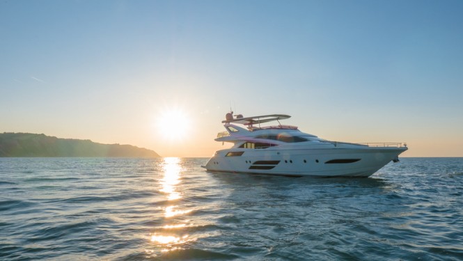 Dominator 80002 Motor Yacht DOLLY