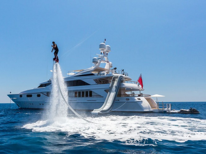 Motor yacht QM OF LONDON - water toys