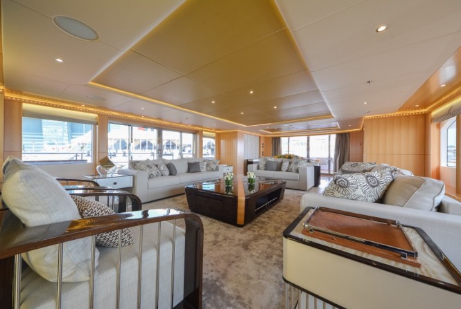 Superyacht Majesty 155 - Main Saloon