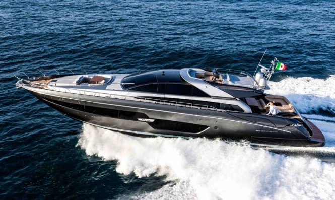 88' Domino Super Yacht at full speed