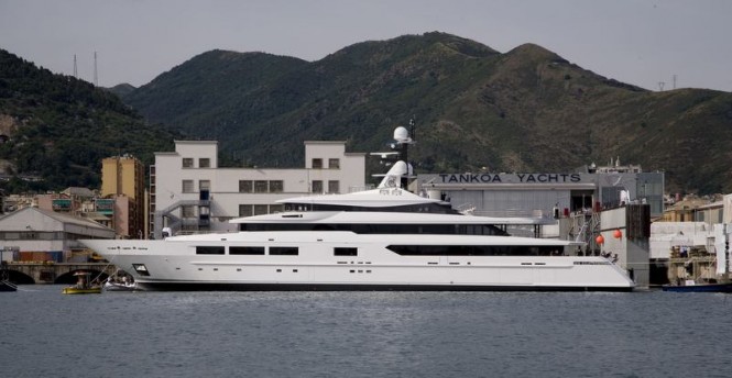 Mega yacht SUERTE - side view