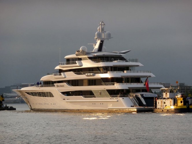 Royal Romance Yacht passing the Amsterdam IJ lake - Photo by Feadship Fanclub and Hanco Bol