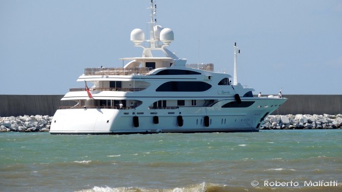 I DYNASTY Yacht - aft view - Photo by Roberto Malfatti