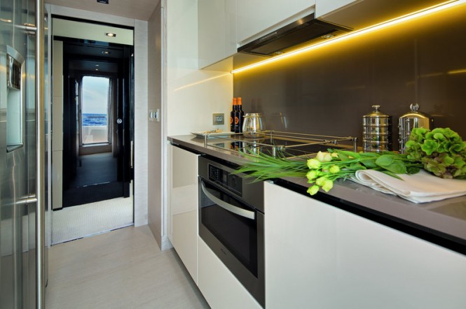 Spacious and equipped kitchen is another differential of luxury yacht Azimut 83 of more than 25 meters. Photo by Azimut Yachts