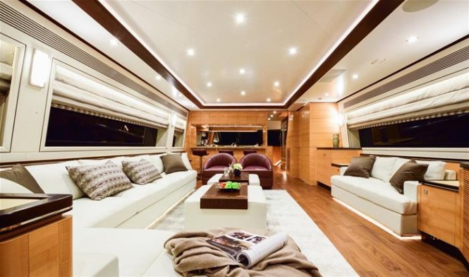 Horizon E88 Yacht Hull no. 2 - Saloon