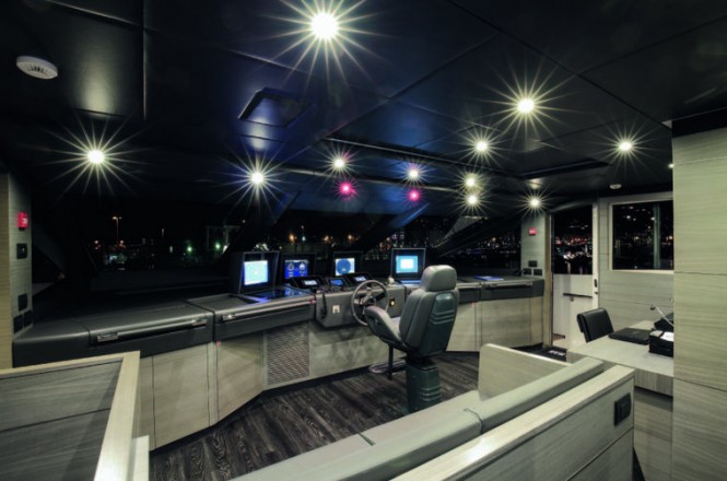 IRON MAN superyacht - Wheelhouse