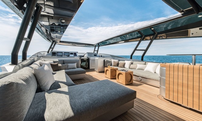 MCY 105 Yacht G - Flybridge