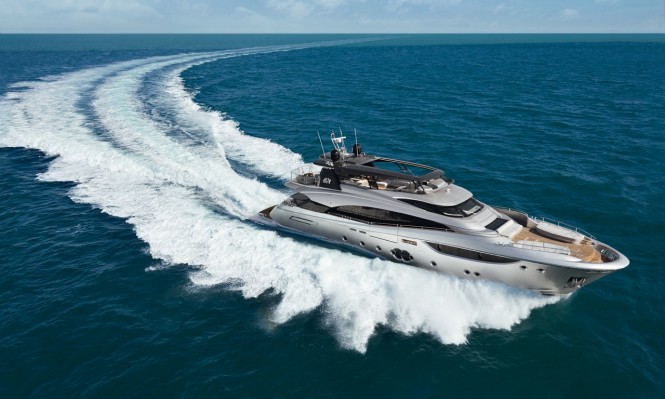 MCY105 Yacht G underway