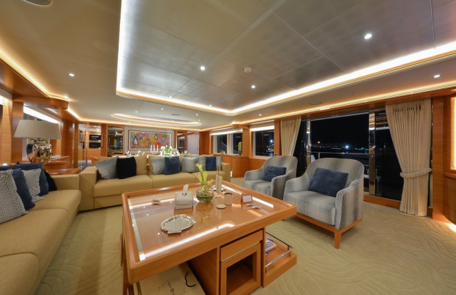 Majesty 135 Yacht - Main Saloon