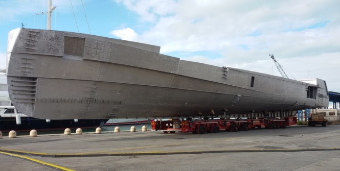 Super Yacht LONGITUDE 47 hull successfully turned