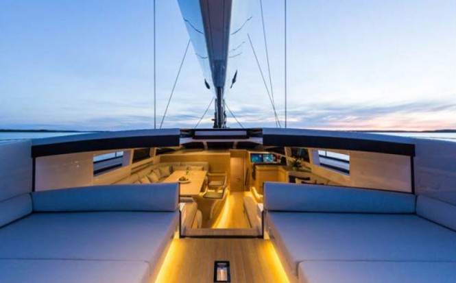 Superyacht WinWin - Main Companionway
