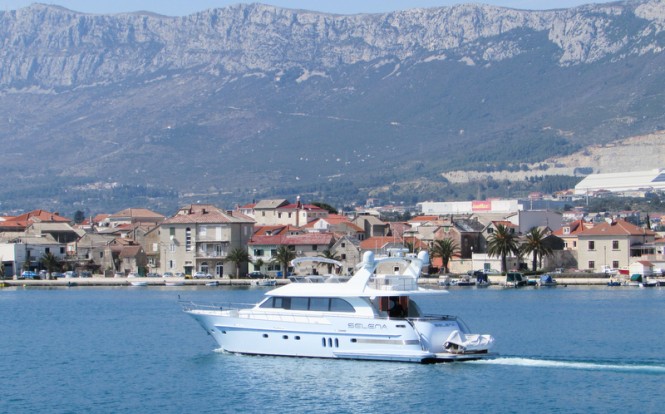 Wim van der Valk Continental II 2300 Flybridge superyacht SELENA