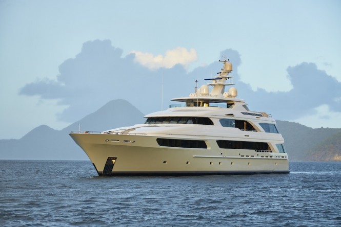 VICTORIA DEL MAR - Photo by David Churchill 