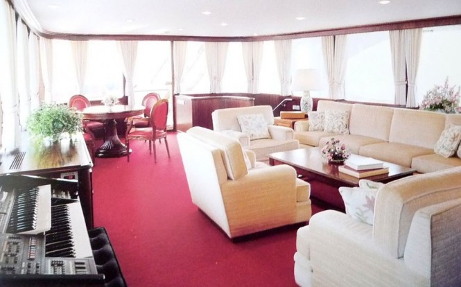 A and A by Feadship - Saloon with video and stereo systems - Image by Feadship Fanclub