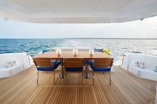 Hatteras 70 - Large aft deck dining area
