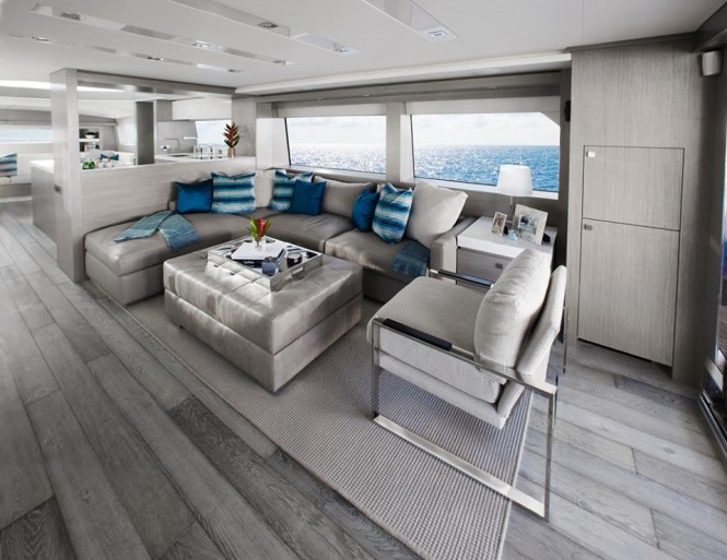 Hatteras 70 - Saloon