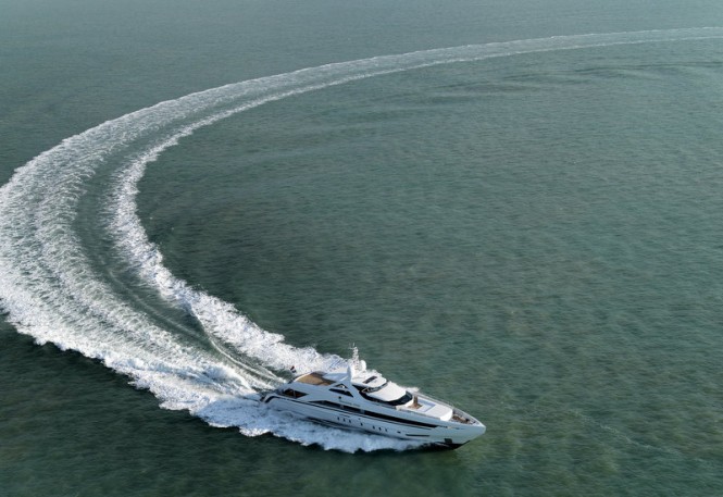 AMORE MIO from above - Photo by Dick Holthuis