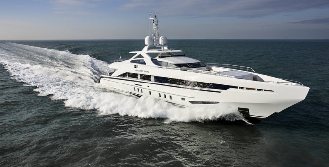 AMORE MIO underway - Photo by Dick Holthuis