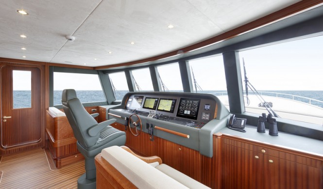 Santa Maria T - Helm station