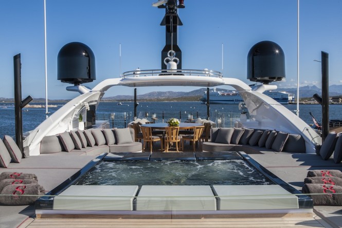 EIGHT - Sun Deck Spa pool