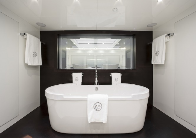 Owner Bathroom ©Guillaume Plisson