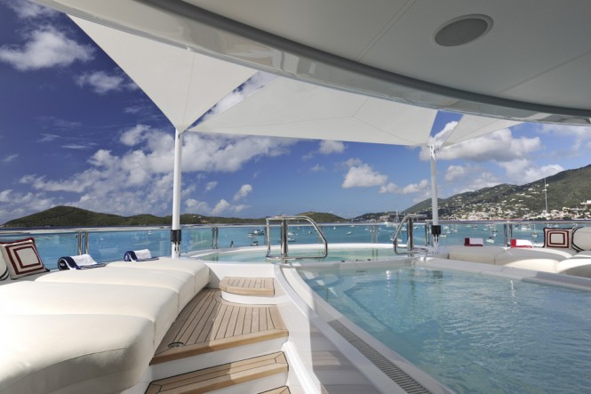 Superyacht TV - The Sundeck Spa Pool 