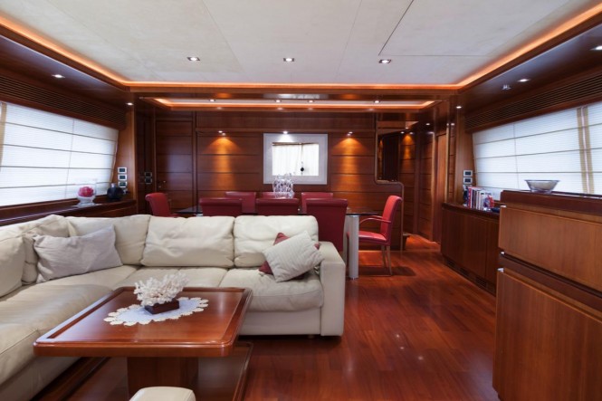 ANNE MARIE - saloon and dining