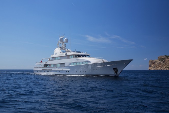 Feadship yacht MQ2 - Photo credit to Stuart Pearce